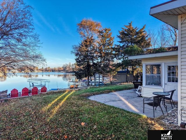 2 South Shore Drive, Columbus, NE 68601