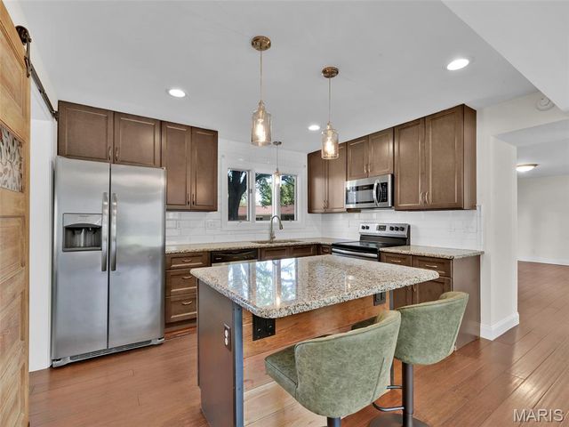 821 Laurel Lane, St Charles, MO 63301