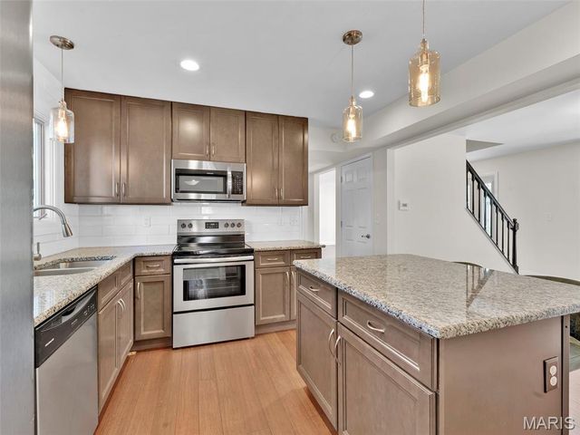 821 Laurel Lane, St Charles, MO 63301
