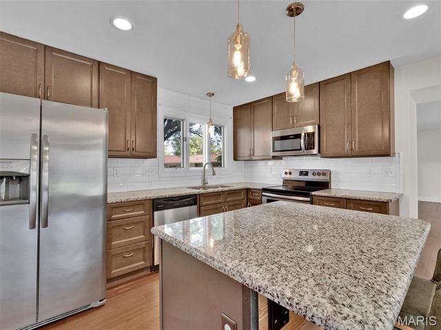 821 Laurel Lane, St Charles, MO 63301