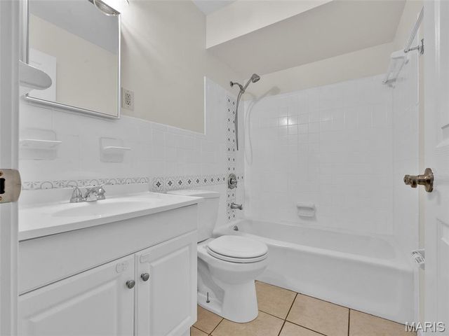821 Laurel Lane, St Charles, MO 63301