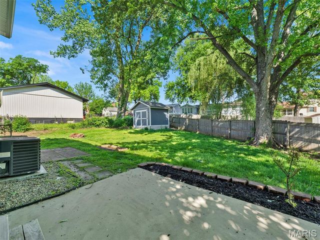 821 Laurel Lane, St Charles, MO 63301