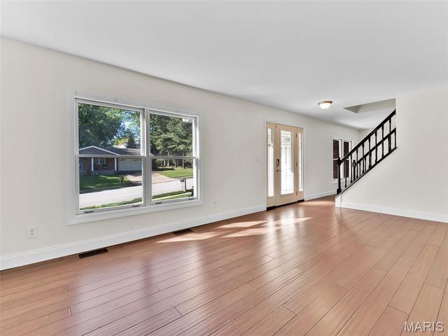 821 Laurel Lane, St Charles, MO 63301
