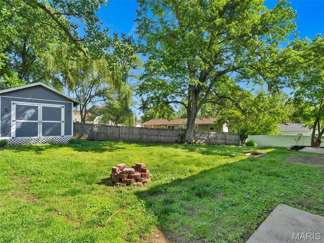 821 Laurel Lane, St Charles, MO 63301