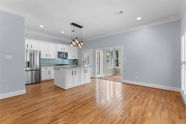 1325 W 23rd Street, Houston, TX 77008