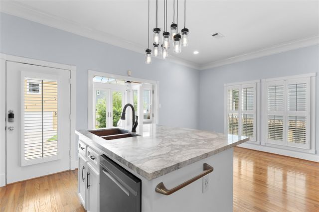 1325 W 23rd Street, Houston, TX 77008