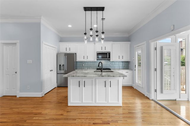 1325 W 23rd Street, Houston, TX 77008