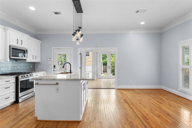 1325 W 23rd Street, Houston, TX 77008