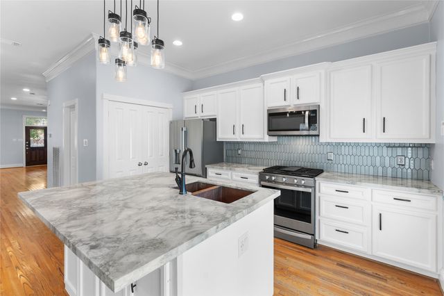 1325 W 23rd Street, Houston, TX 77008