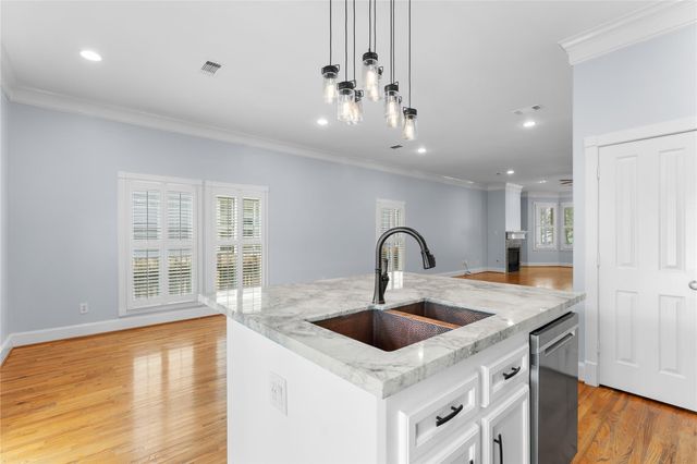 1325 W 23rd Street, Houston, TX 77008