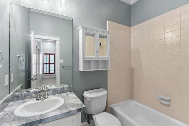1325 W 23rd Street, Houston, TX 77008