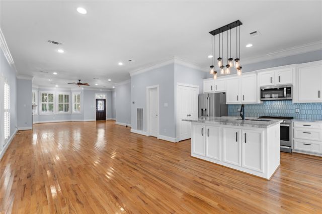 1325 W 23rd Street, Houston, TX 77008
