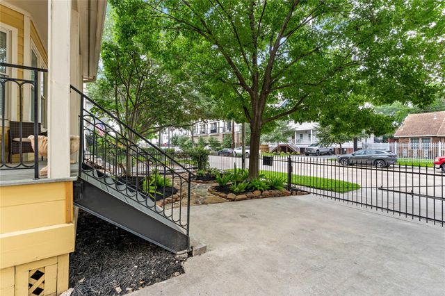 1325 W 23rd Street, Houston, TX 77008