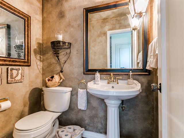 10208 Westlake Drive, Oklahoma City, OK 73162