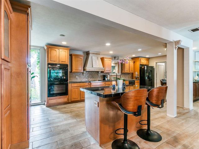 10208 Westlake Drive, Oklahoma City, OK 73162