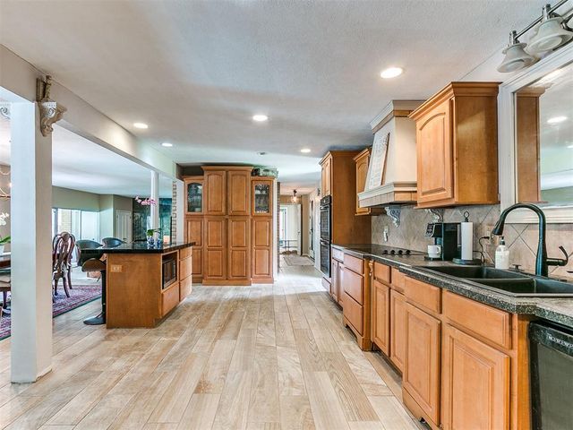 10208 Westlake Drive, Oklahoma City, OK 73162