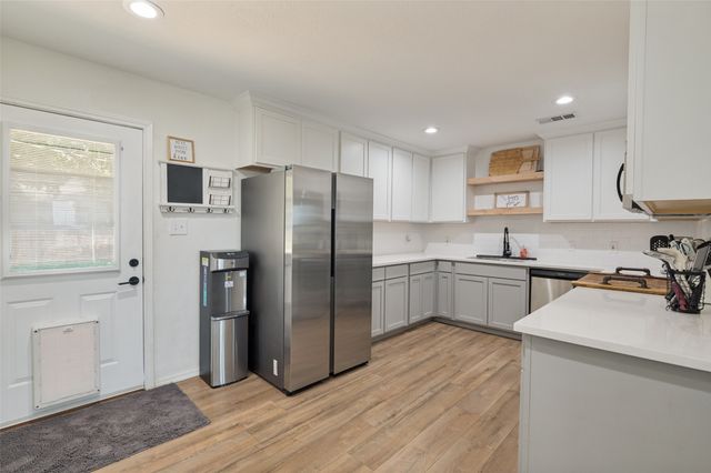 616 E Avenue E, Midlothian, TX 76065