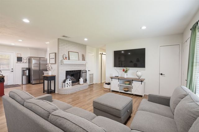 616 E Avenue E, Midlothian, TX 76065