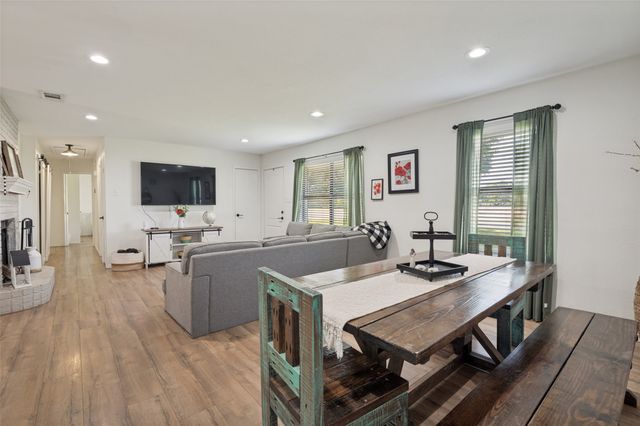 616 E Avenue E, Midlothian, TX 76065