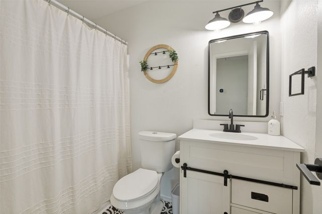 616 E Avenue E, Midlothian, TX 76065