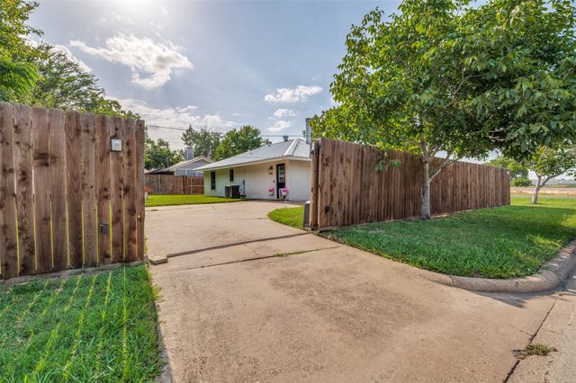 616 E Avenue E, Midlothian, TX 76065