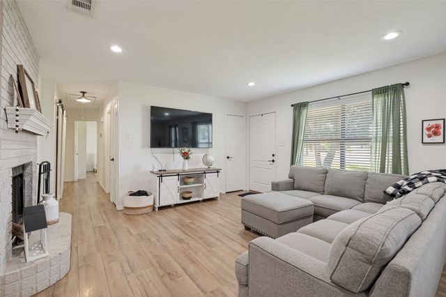 616 E Avenue E, Midlothian, TX 76065