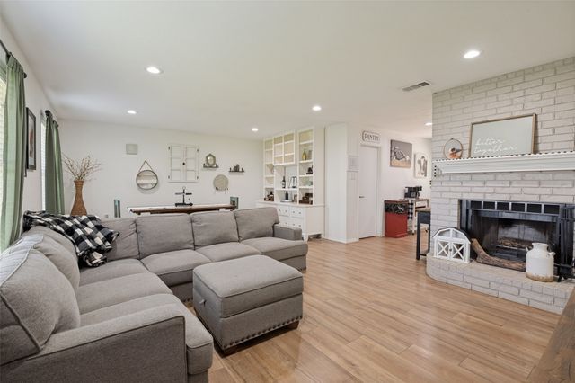 616 E Avenue E, Midlothian, TX 76065