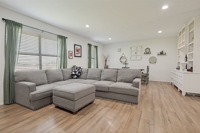 616 E Avenue E, Midlothian, TX 76065