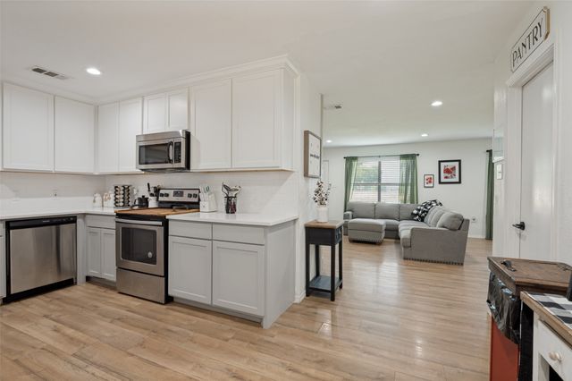 616 E Avenue E, Midlothian, TX 76065