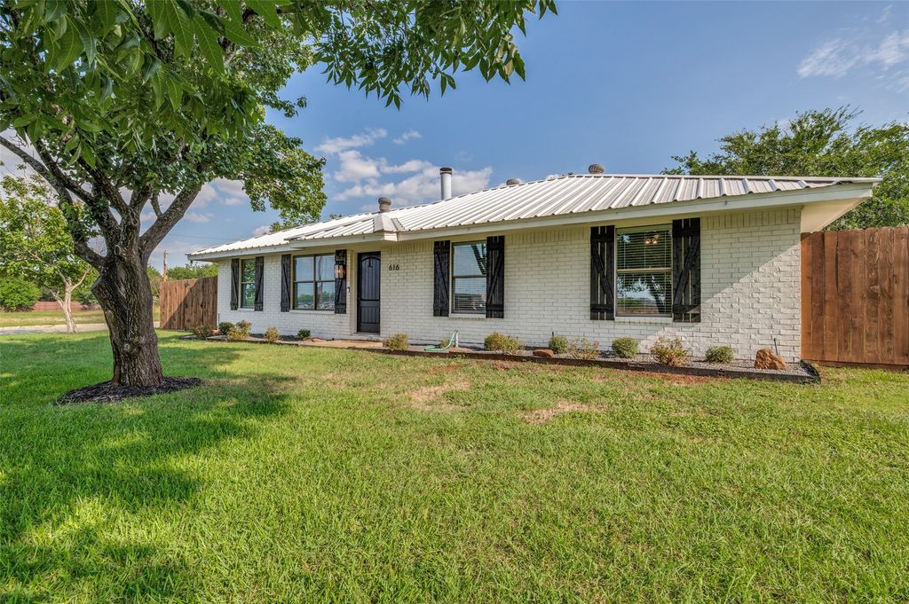 616 E Avenue E, Midlothian, TX 76065