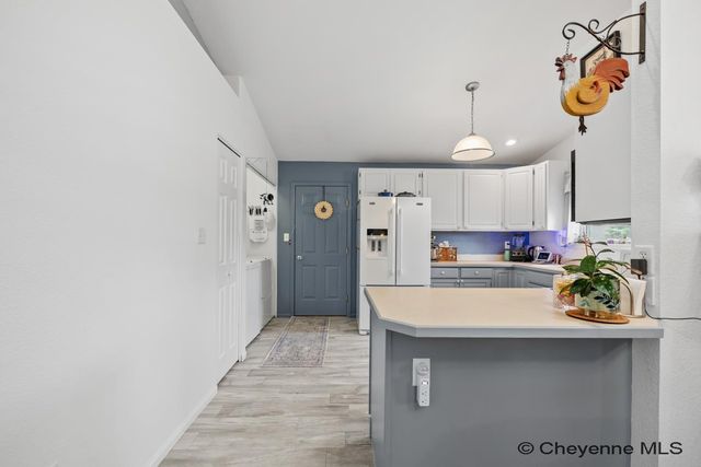 3802 VILLAGE VIEW LN, Cheyenne, WY 82009