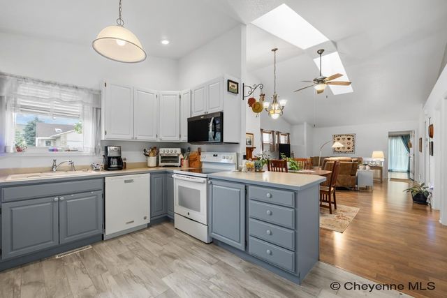 3802 VILLAGE VIEW LN, Cheyenne, WY 82009