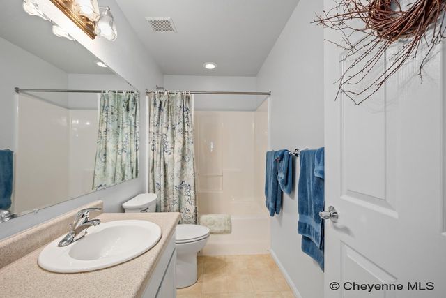 3802 VILLAGE VIEW LN, Cheyenne, WY 82009