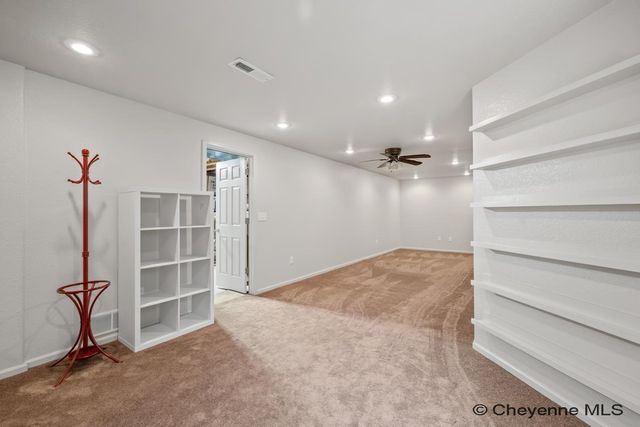 3802 VILLAGE VIEW LN, Cheyenne, WY 82009