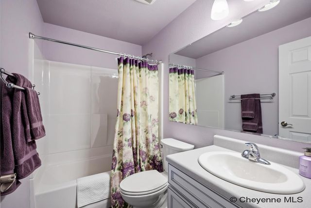 3802 VILLAGE VIEW LN, Cheyenne, WY 82009