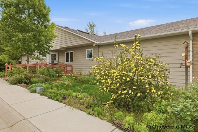 3802 VILLAGE VIEW LN, Cheyenne, WY 82009