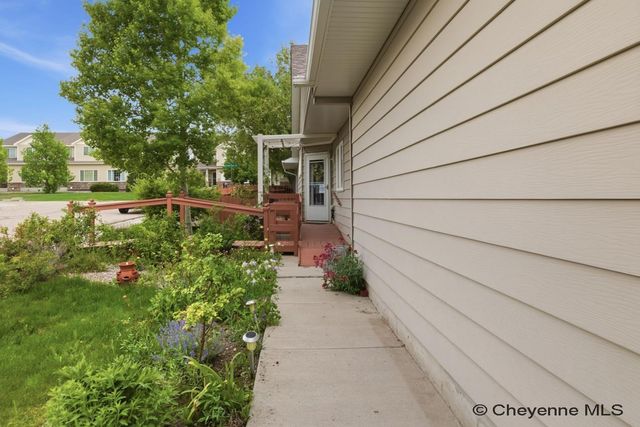 3802 VILLAGE VIEW LN, Cheyenne, WY 82009