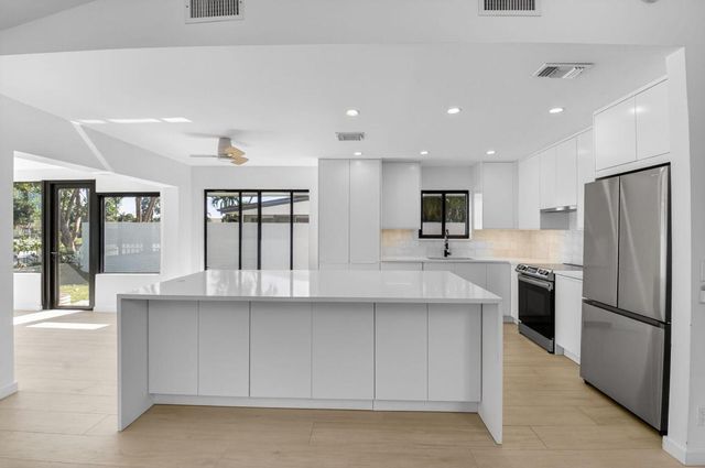 233 SW 28th Avenue, Delray Beach, FL 33445