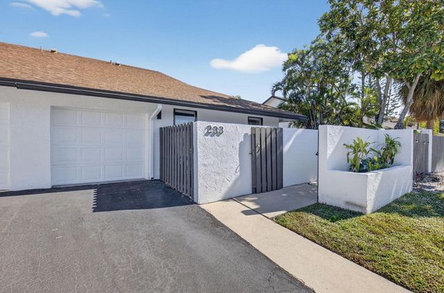 233 SW 28th Avenue, Delray Beach, FL 33445