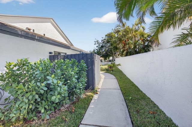 233 SW 28th Avenue, Delray Beach, FL 33445