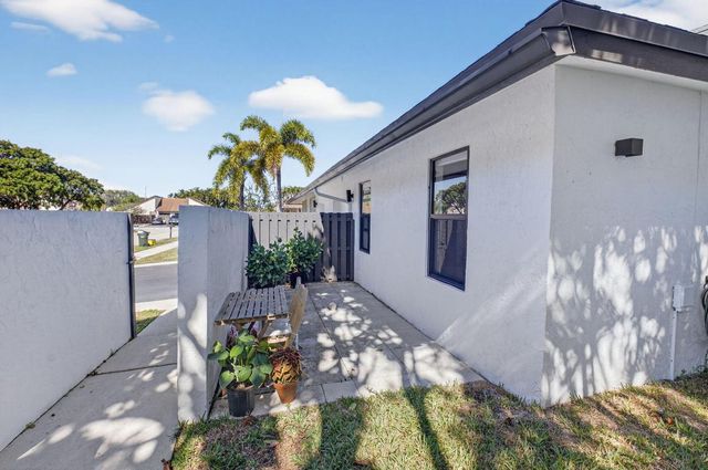 233 SW 28th Avenue, Delray Beach, FL 33445