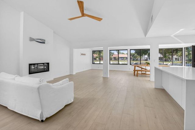 233 SW 28th Avenue, Delray Beach, FL 33445