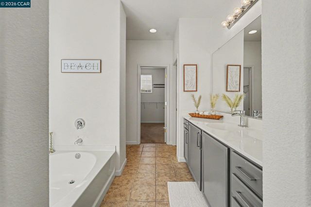 1043 Ashbridge Bay Dr, Pittsburg, CA 94565