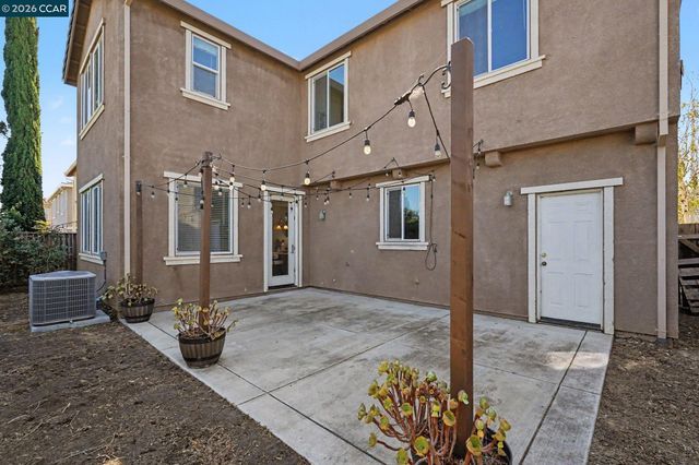 1043 Ashbridge Bay Dr, Pittsburg, CA 94565