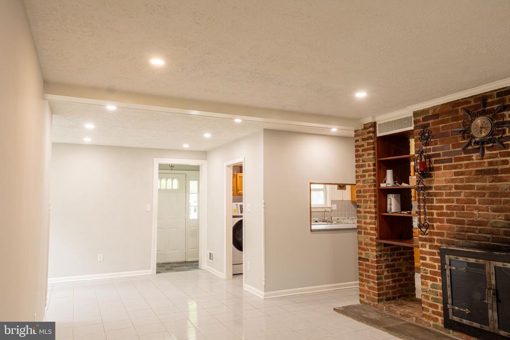 Image 2 of property listing at 9907 WOODLAND DR, Silver Spring, MD 20902