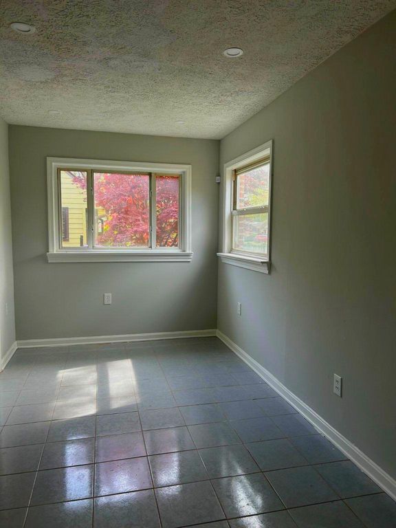 Image 12 of property listing at 9907 WOODLAND DR, Silver Spring, MD 20902