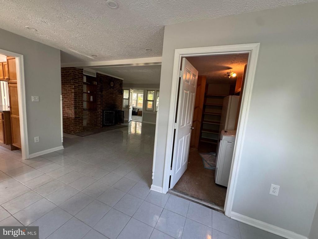 Image 14 of property listing at 9907 WOODLAND DR, Silver Spring, MD 20902