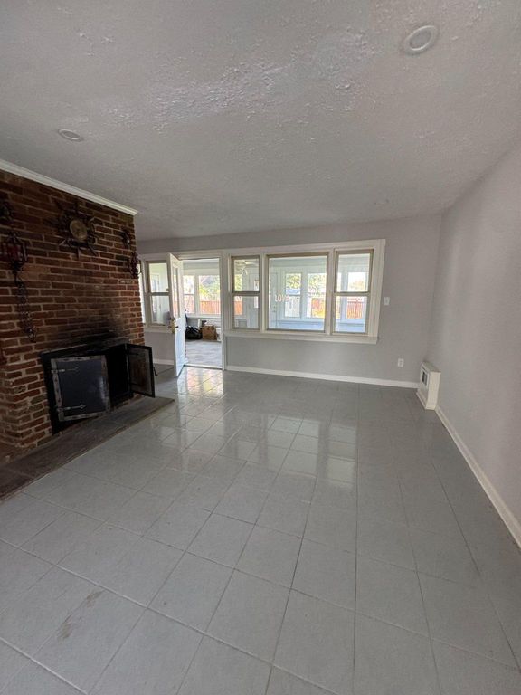 Image 15 of property listing at 9907 WOODLAND DR, Silver Spring, MD 20902
