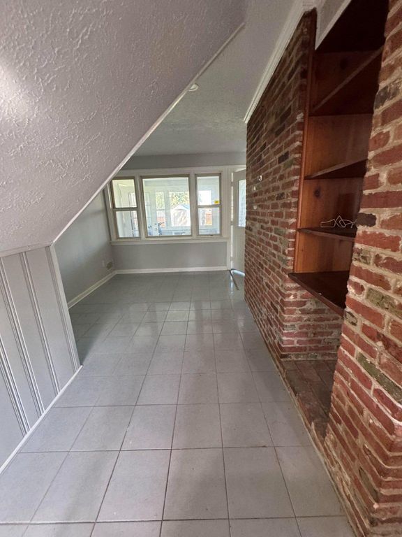 Image 19 of property listing at 9907 WOODLAND DR, Silver Spring, MD 20902