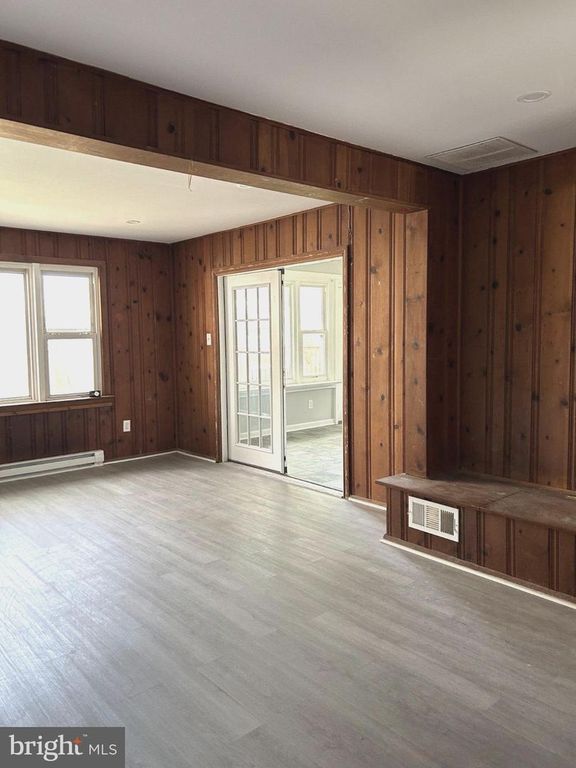 Image 22 of property listing at 9907 WOODLAND DR, Silver Spring, MD 20902